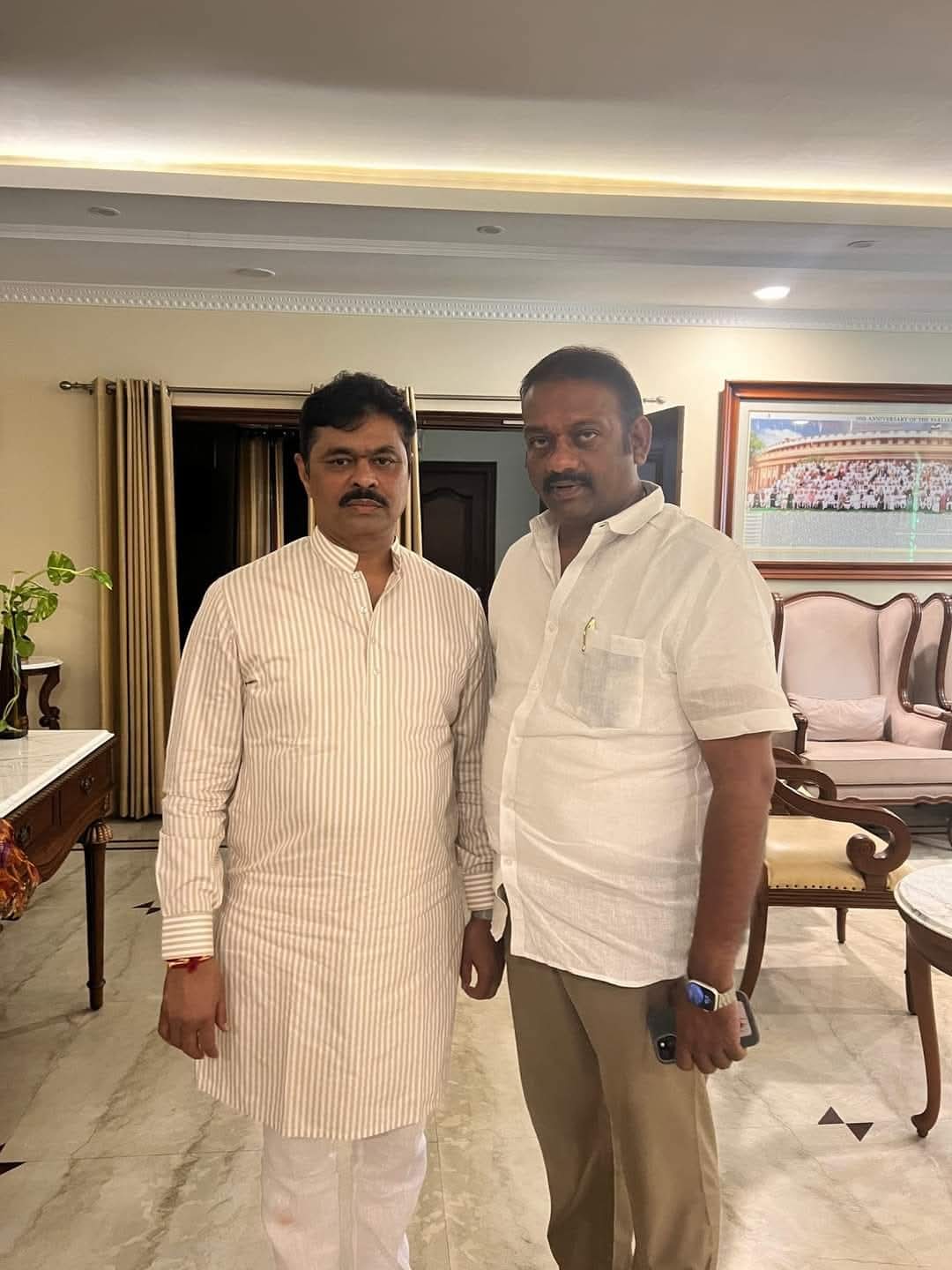 హైదరాబాద్ లో సుజనా చౌదరిని కలిసి, యోగక్షేమాలు తెలుసుకున్న బి.జె.పి. ‘ యాళ్ల దొరబాబు