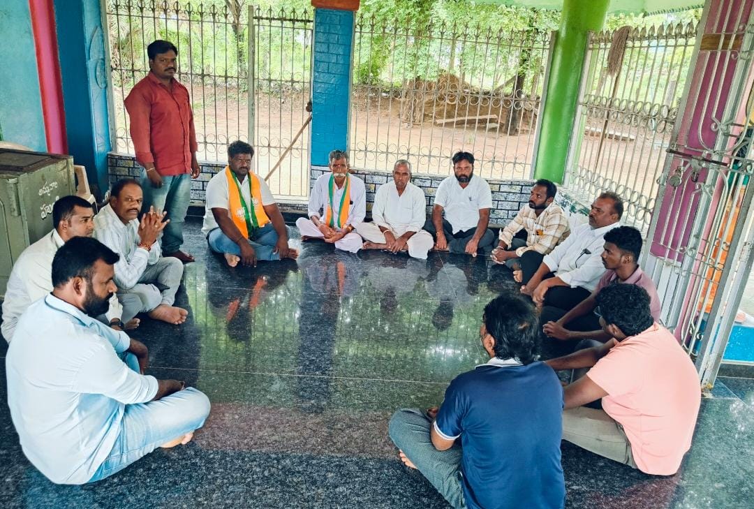 బీబీపేట పట్టణ అధ్యక్షుడు సూరు సురేష్ అధ్యక్షతన