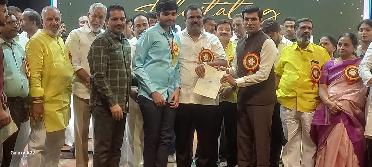 నందలూరు వాసికి ప్రతిభా అవార్డు.