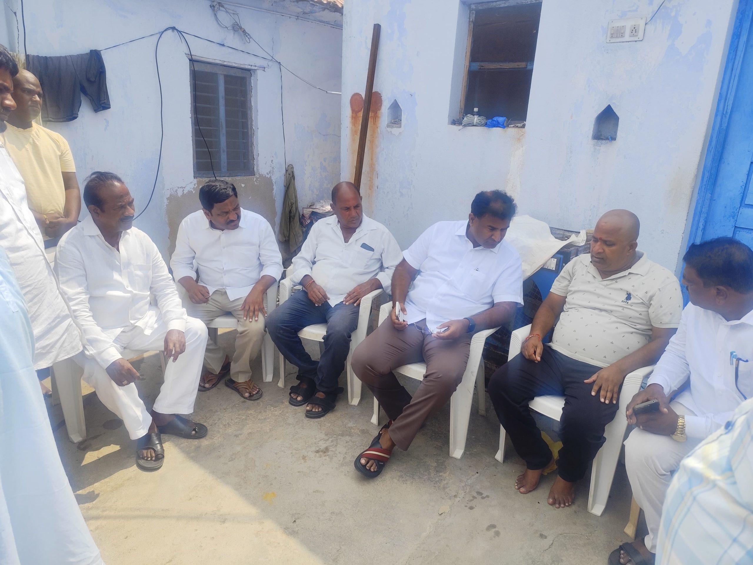 ఏర్గట్లలలో పిట్ల నరేష్ ను పరామర్శించిన ముత్యాల సునీల్ కుమార్