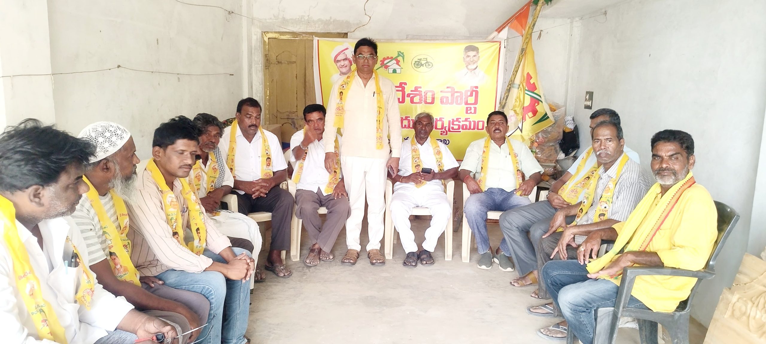 రైతులకు నాణ్యమైన విత్తనాలను అందించాలి.