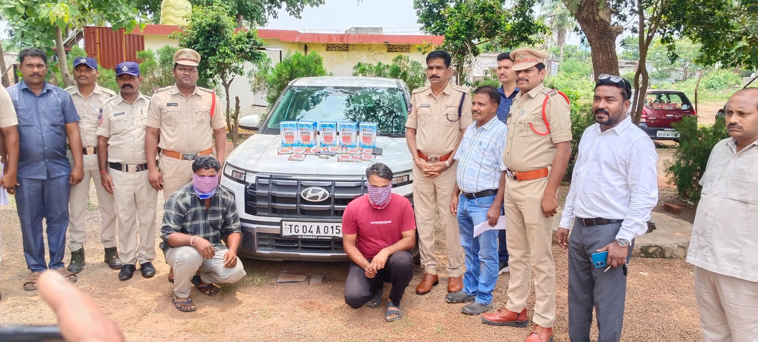 అనుమతులు లేని మిర్చి విత్తనాలు సీజ్.
