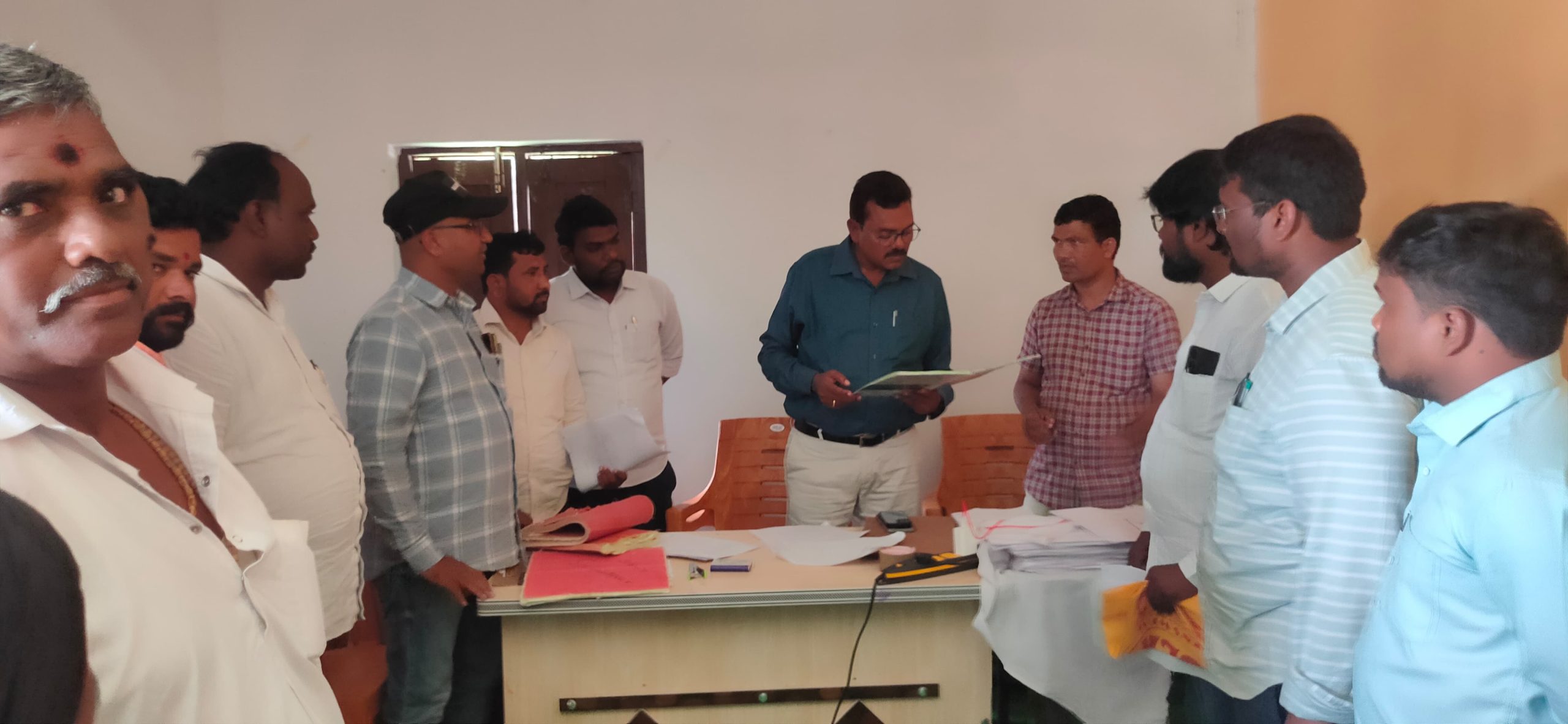 భూ భారతీయ రెవెన్యూ సదస్సులను తనిఖీ చేసిన కామారెడ్డి జిల్లా అదనపు కలెక్టర్….