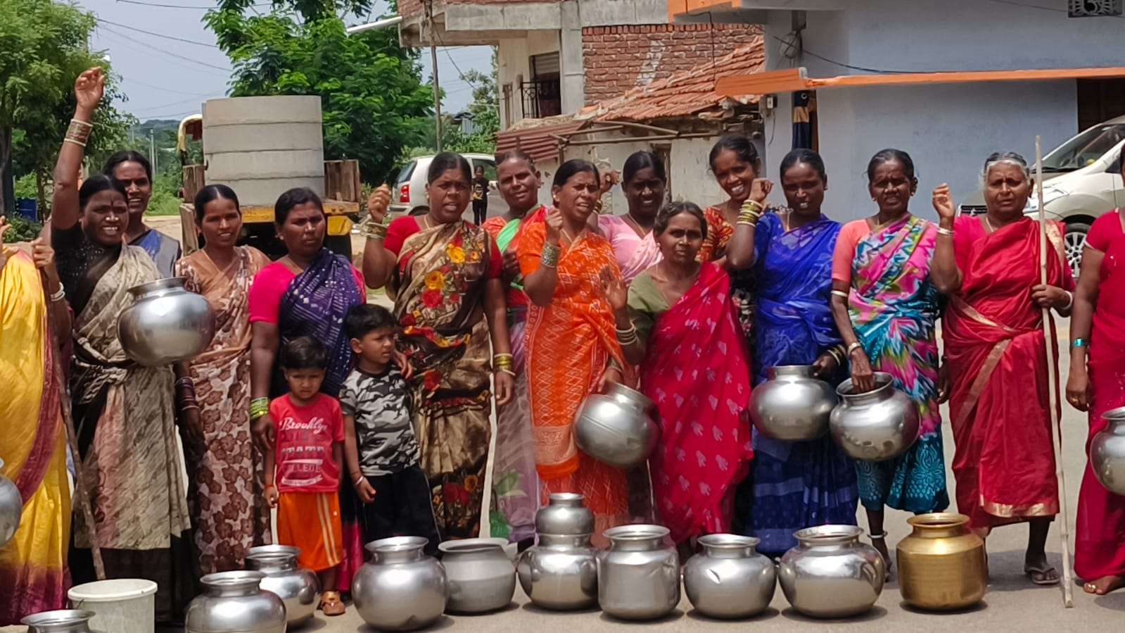 వరదరాజపూర్ లో నీటి కోసం మహిళల దర్నా