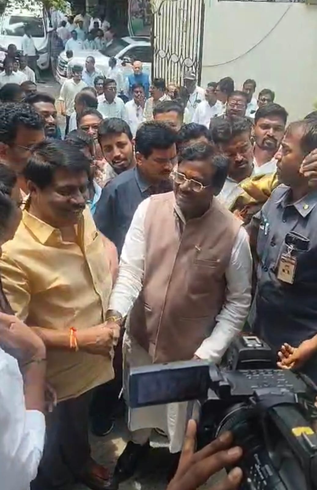 తెలంగాణ రాష్ట్ర మంత్రి వివేక్ కి శుభాకాంక్షలు తెలిపిన అరిగెల