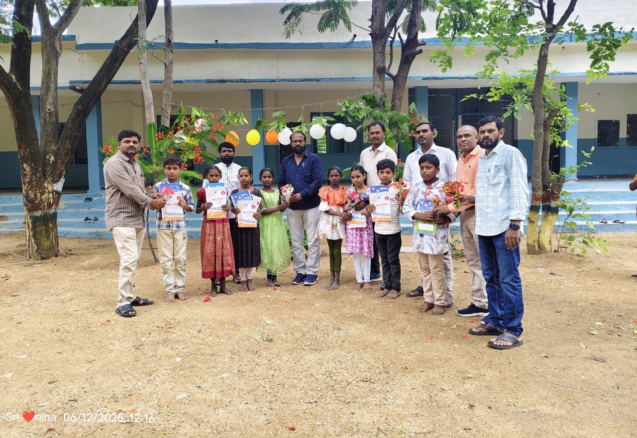 పాఠశాలలు ప్రారంభం విద్యార్థులకు ఘనస్వాగతం