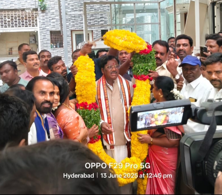 మంత్రి వివేక్ ను కలిసిన జగిత్యాల జిల్లా మాల మహానాడు సంఘ నాయకులు
