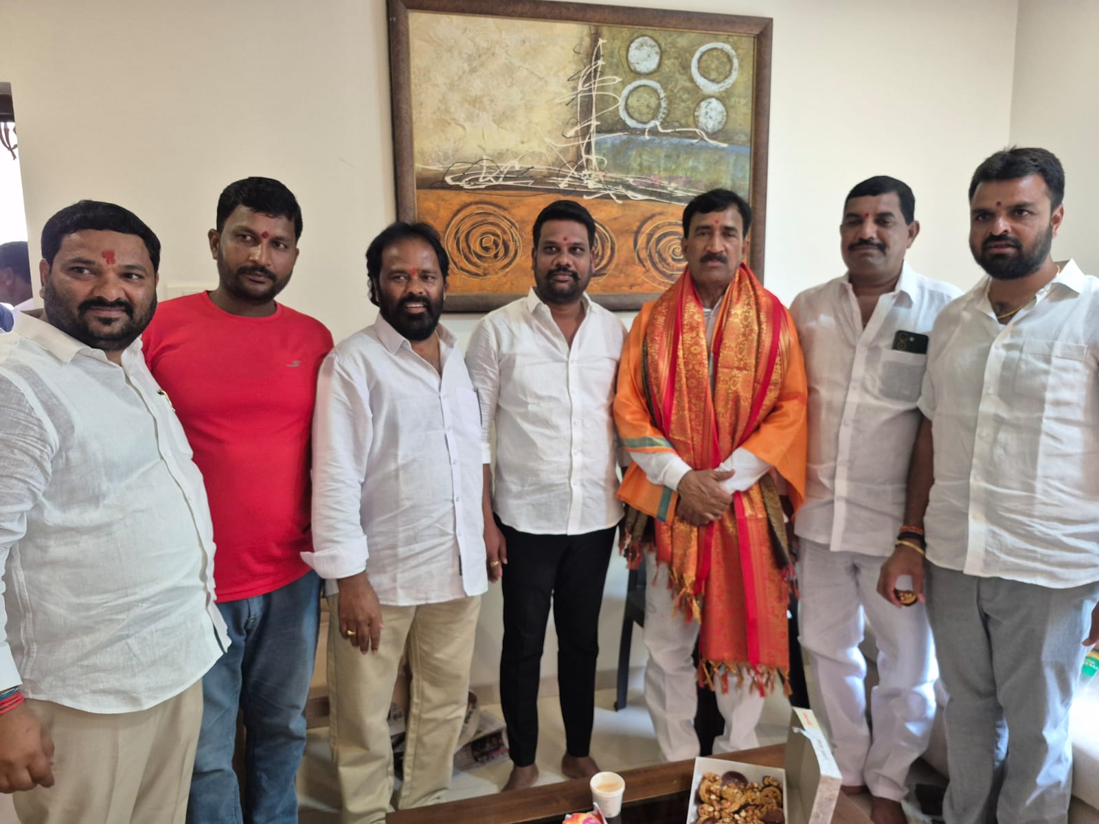 ఎఫ్ డీ సీ మాజీ చైర్మన్ ప్రతాప్ రెడ్డిని కలిసిన బిఆర్ఎస్ నాయకులు