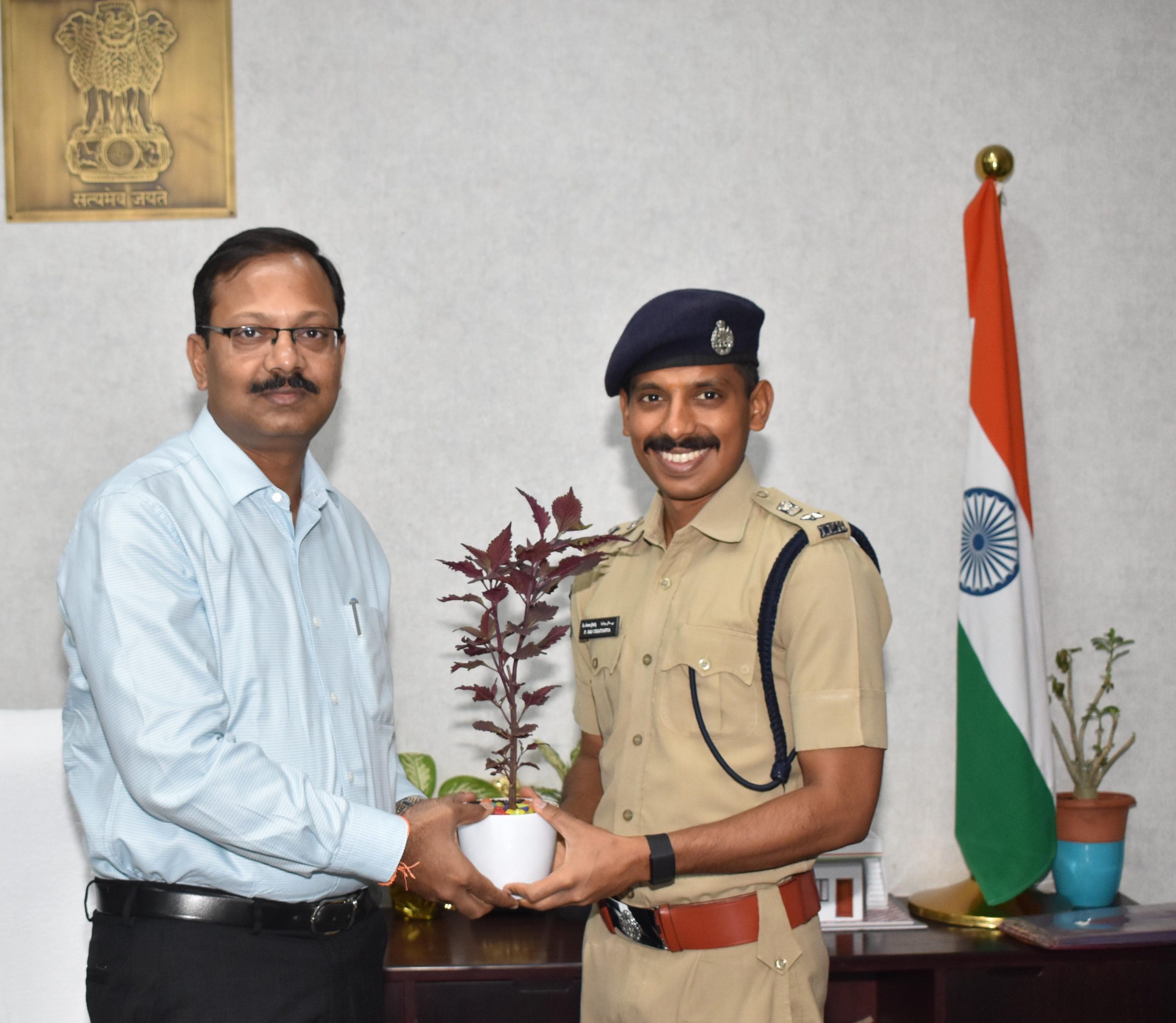 కలెక్టర్ ని కలిసిన నిజామాబాద్ పోలీస్ కమిషనర్..!