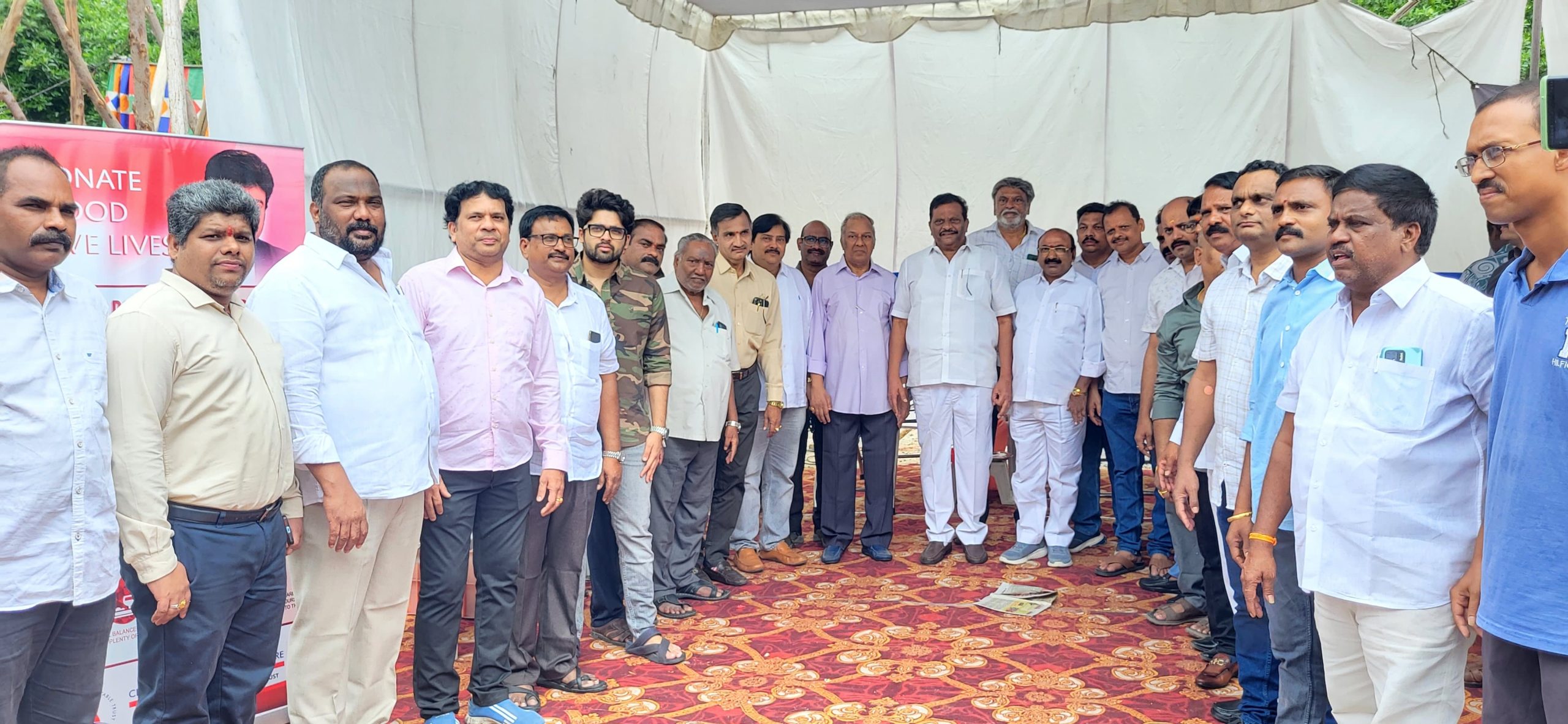 ఆపరేషన్ సింధూర్ లో భారత సైన్యం విజయానికి సూచికగా ఉచితంగా పది వేల పండ్ల మొక్కల కార్యక్రమానికి హాజరై పంపిణీ చేసిన : ప్రేమ్ కుమార్