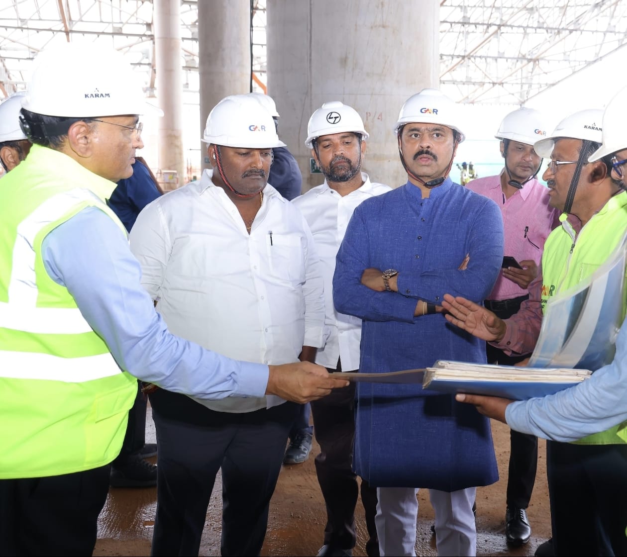 భోగాపురం విమానాశ్రయం పనులను పరిశీలిస్తున్న అనకాపల్లి ఎం.పీ,యలమంచిలి ఎమ్మెల్యే