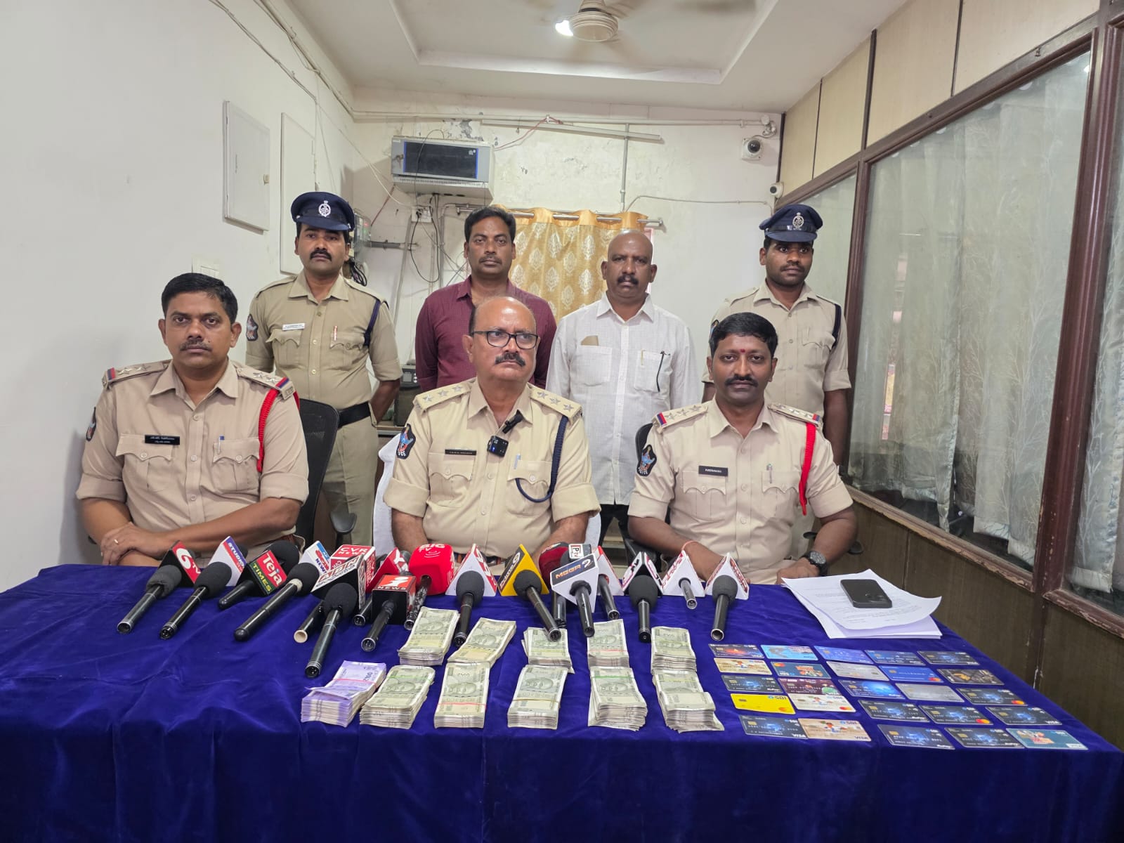 ఎటిఎం సెంటర్ ల వద్ద నేరాలు చేసే అంతర జిల్లా నేరస్తుడి అరెస్టు: