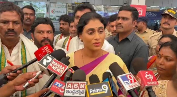 విజయనగరం చేరుకున్న Y.S షర్మిల