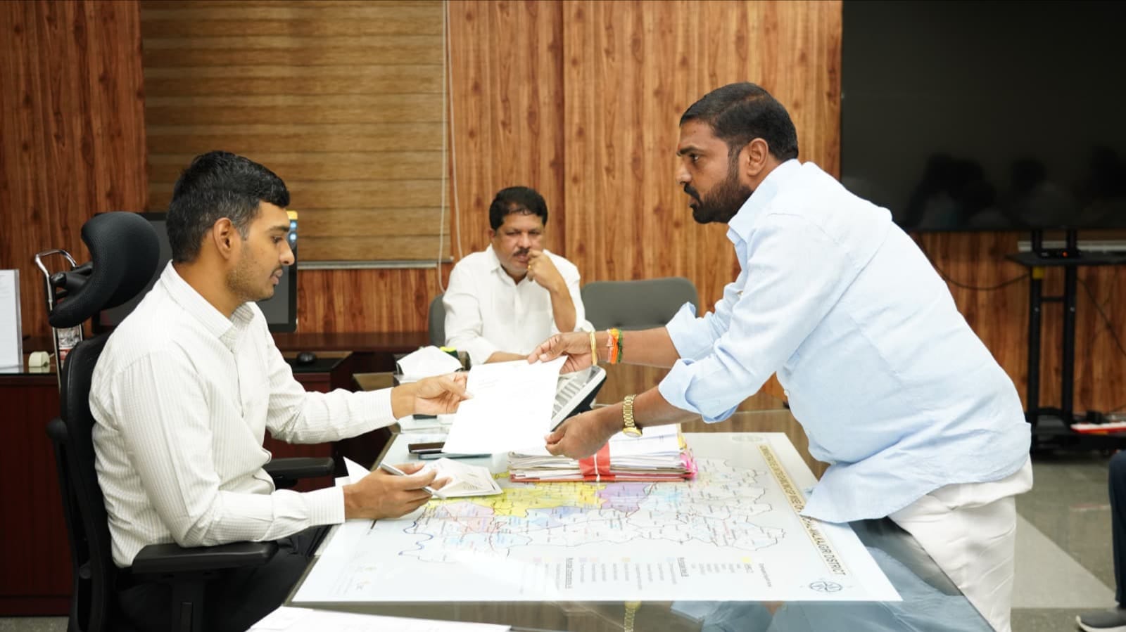 మూసాపేట్ ప్రభుత్వ పాఠశాల భవనంలో అదనపు అంతస్తు నిర్మించాలని కలెక్టర్ కి వినతి..