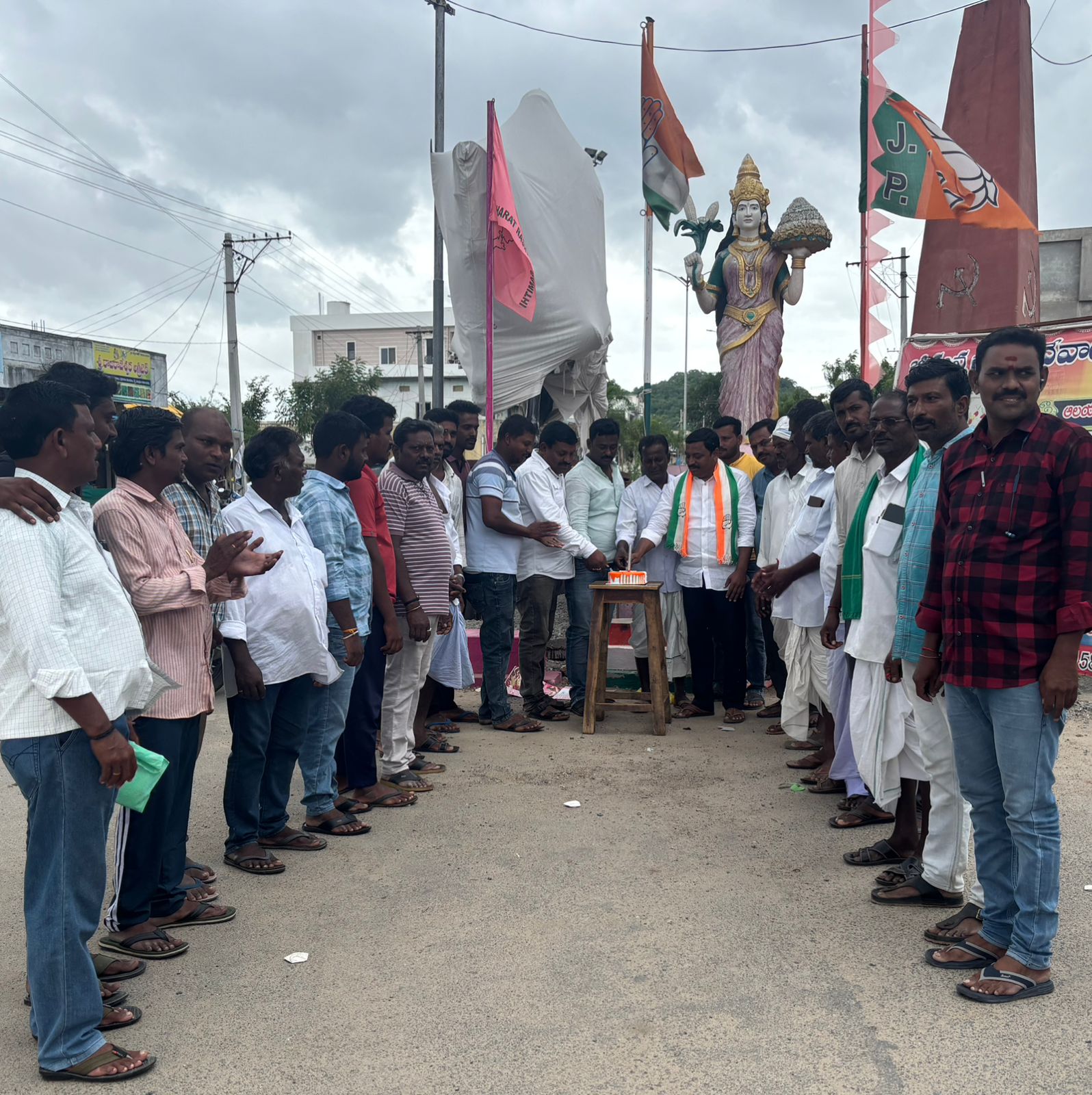 నిరాడంబరంగా రాహుల్ గాంధీ 55వ జన్మదిన వేడుకలను నిర్వహించిన కాంగ్రెస్ నాయకులు