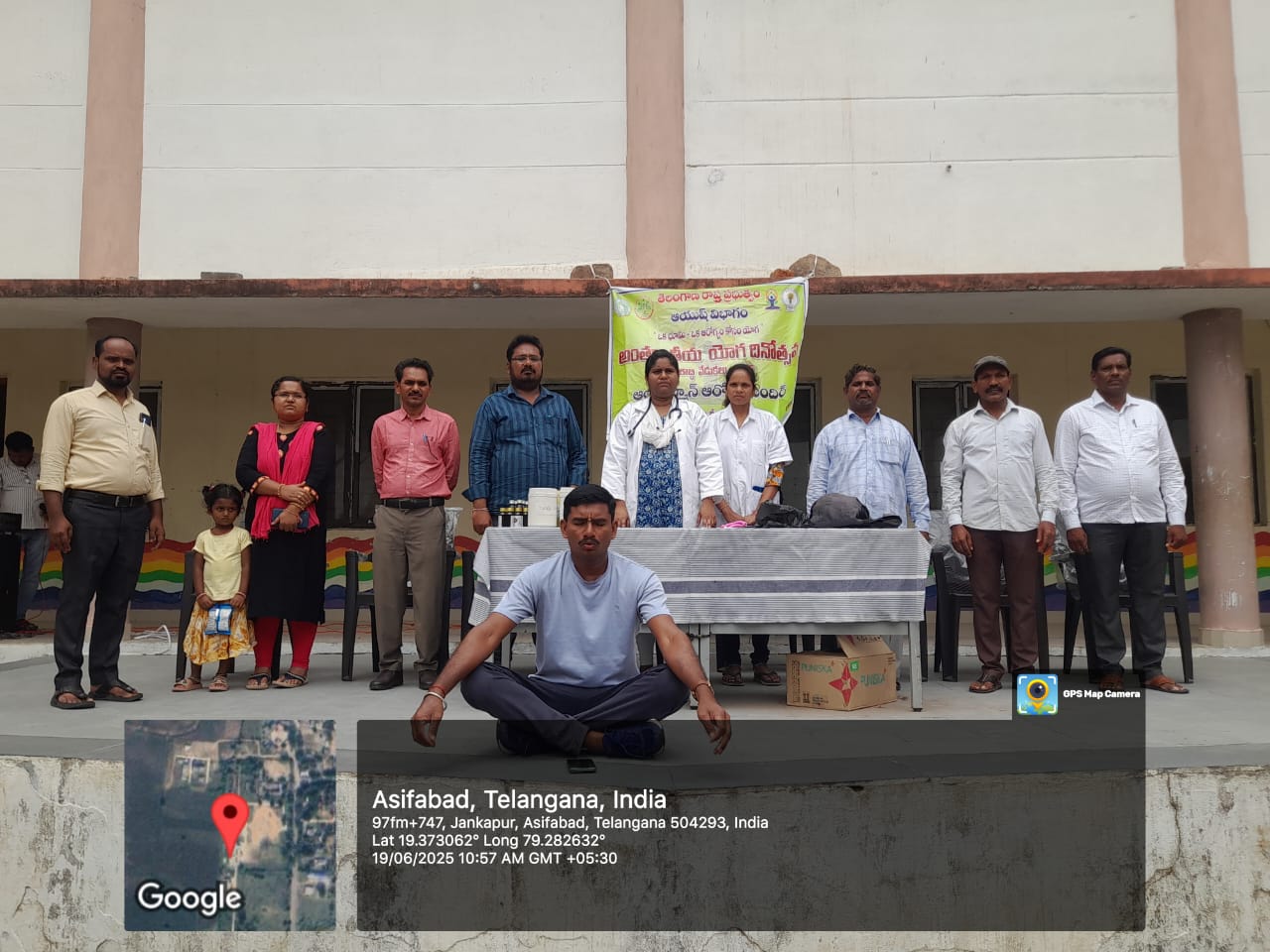 దైనందిన జీవితంలో యోగాను ఒక భాగం చేసుకోవాలి