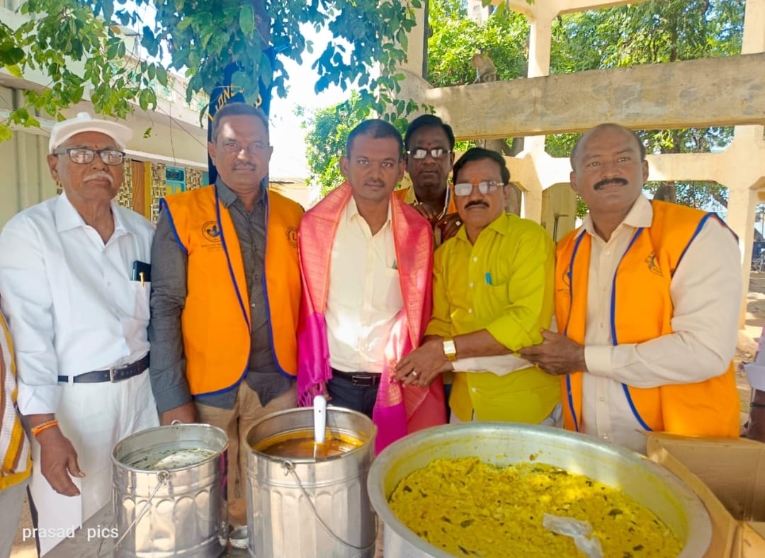 అల్పాహార వితరణ