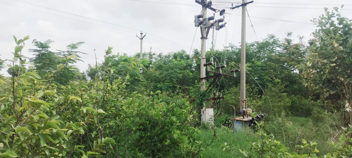 కుమ్మరి కుంటలోప్రమాదకరంగా మారిన ట్రాన్స్ఫార్మర్