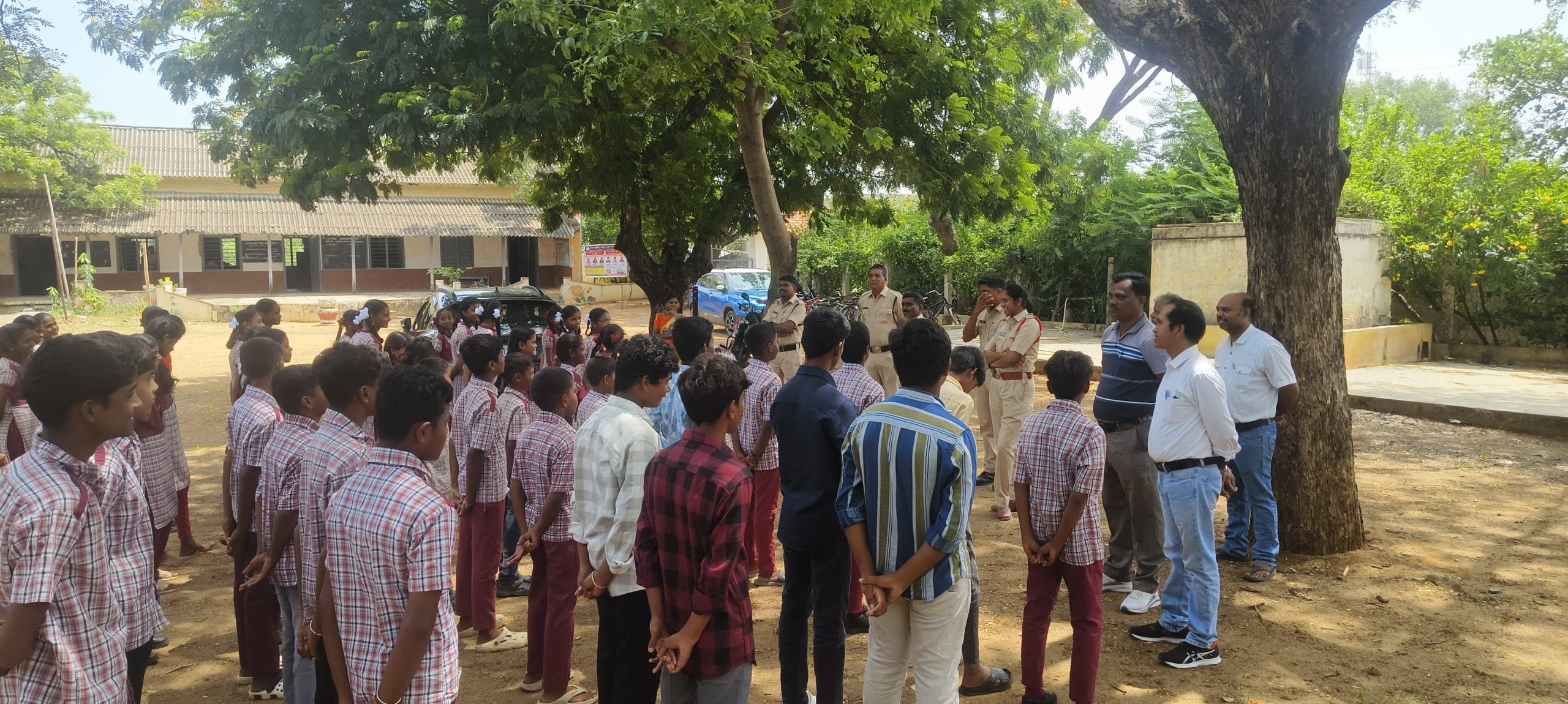 విద్యార్థులు చెడు వ్యసనాలకు దూరంగా ఉండాలి