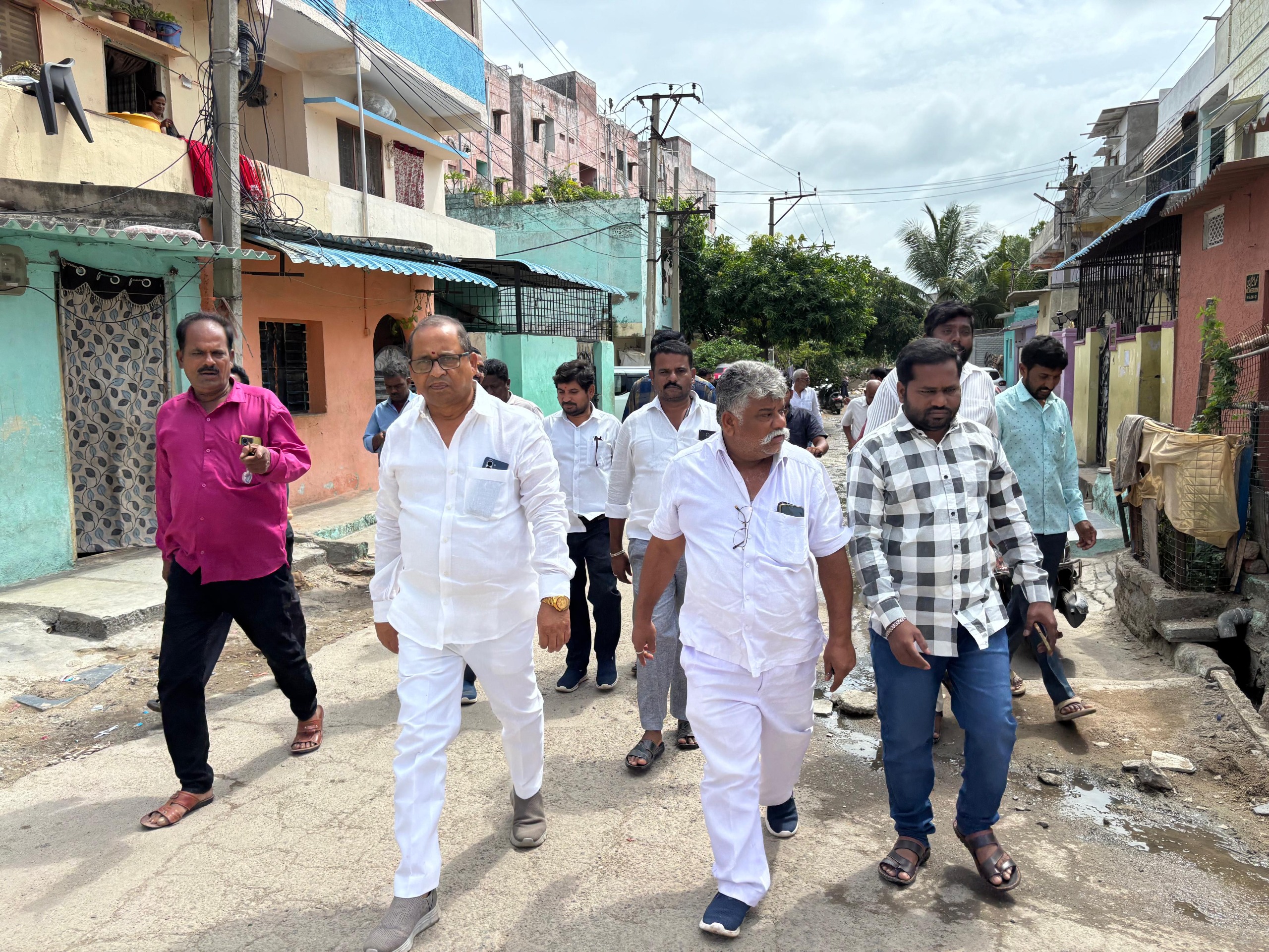 ఎన్టీఆర్ నగర్ మరియు గాంధీ నగర్ లో పాదయాత్ర చేసిన కార్పొరేటర్ వెంకటేష్ గౌడ్