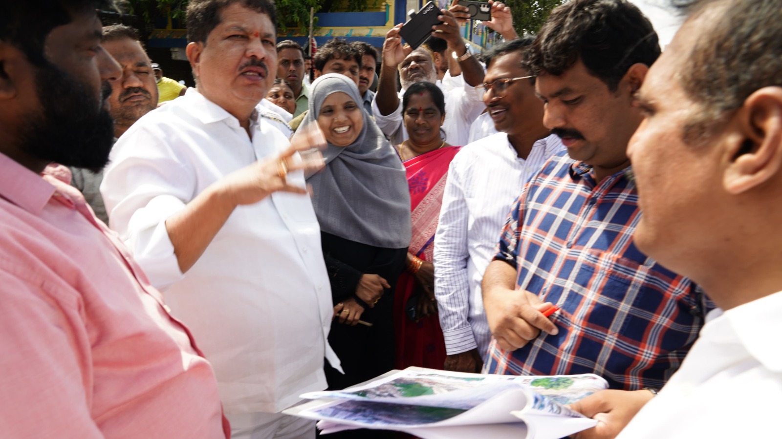 అల్లాపూర్ డివిజన్ పరిధిలో అభివృద్ధి పనులను పరిశీలించిన ఎమ్మెల్యే మాధవరం కృష్ణారావు