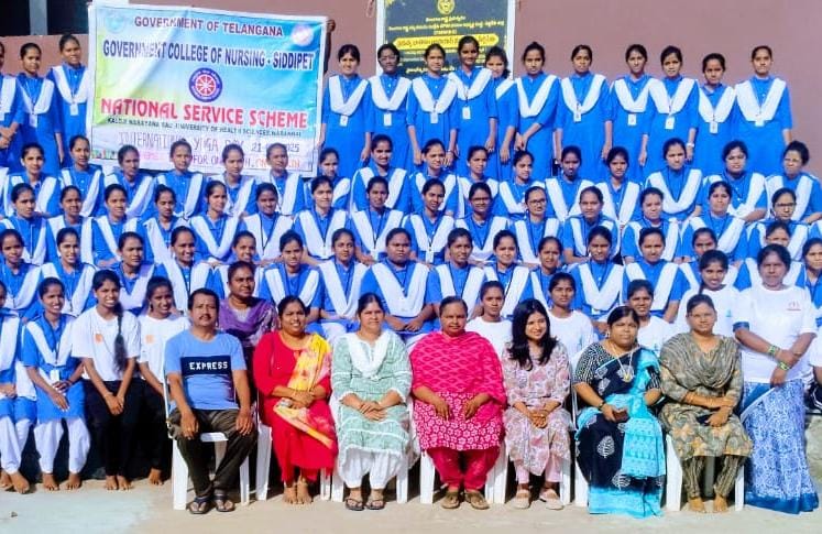 నర్సింగ్ కళాశాల విద్యార్థుల యోగ విన్యాసాలను అభినందించిన కలెక్టర్ కె. హైమావతి