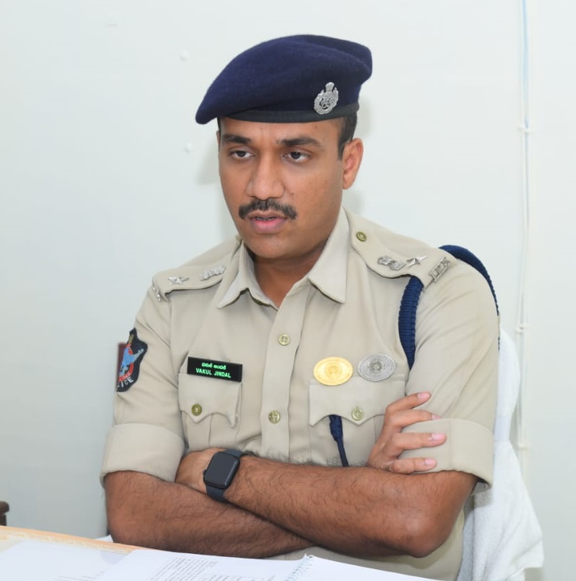 హైకోర్టు న్యాయమూర్తితో ఎస్పీ భేటీ