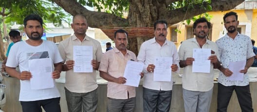 ప్రభుత్వ భూములను స్వాధీనం చేసుకోవాలని ఫిర్యాదు