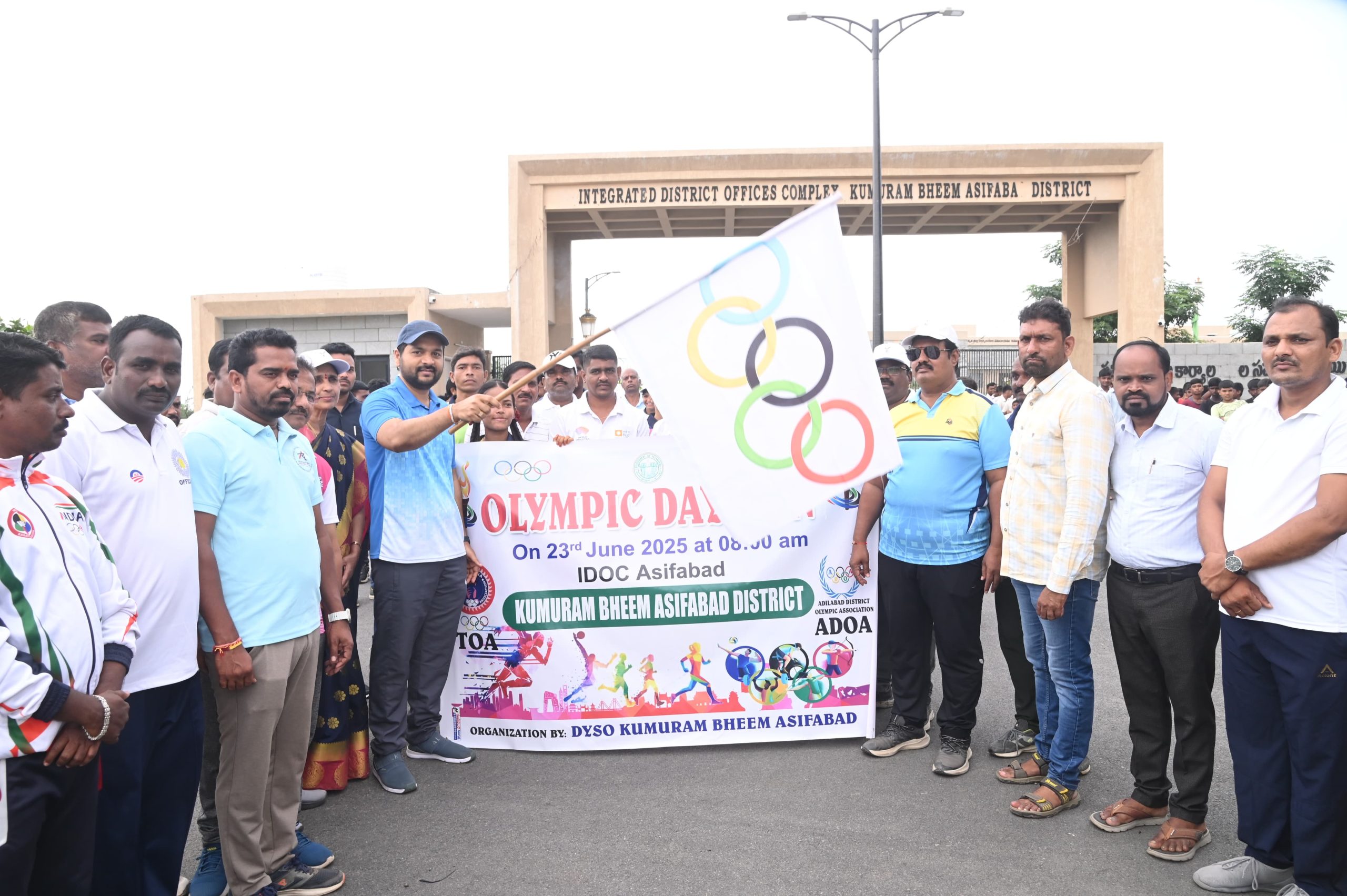 విద్యార్థులు చదువుతో పాటు క్రీడలలో రాణించాలి