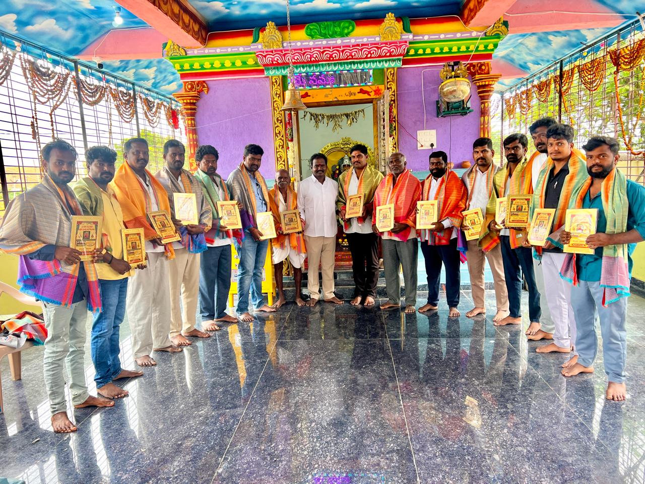 పాములపర్తి గ్రామ శ్రీ కనకదుర్గమ్మ గుడి కమిటీ సభ్యులకు ఘనంగా సన్మానం