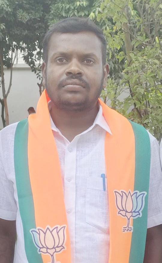 కాంగ్రెస్ కార్యకర్తలకే ఇందిరమ్మ ఇళ్లు…