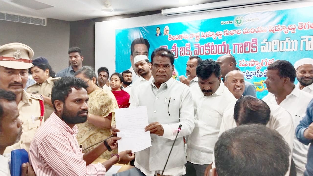 సిద్దిపేట జిల్లా వ్యాప్తంగా హాస్టల్లో ఉన్న సమస్యలు పరిష్కరించాలి.