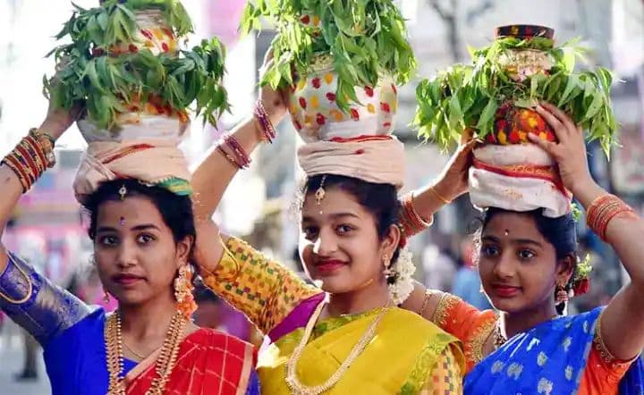 హైదరాబాద్ : రేపటి నుంచి ఆషాఢ మాసం బోనాలు..!!