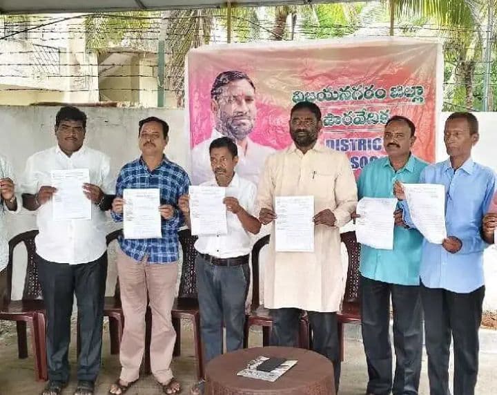 సర్వజన ఆసుపత్రిని మెడికల్‌ కళాశాలకు తరలించండి’
