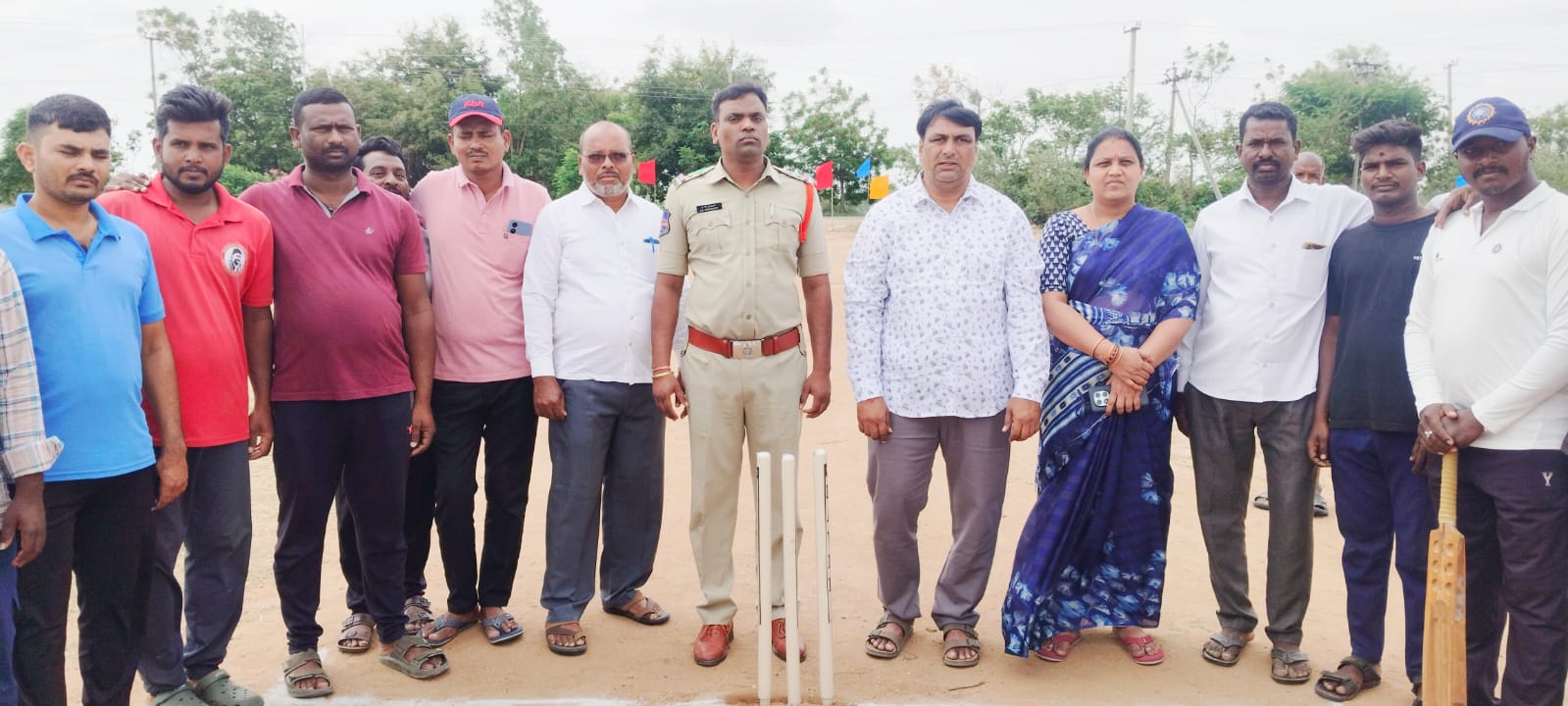క్రికెట్ టోర్నమెంట్ ప్రారంభించిన దౌల్తాబాద్ ఎస్సై శ్రీరామ్ ప్రేమ్ దీప్