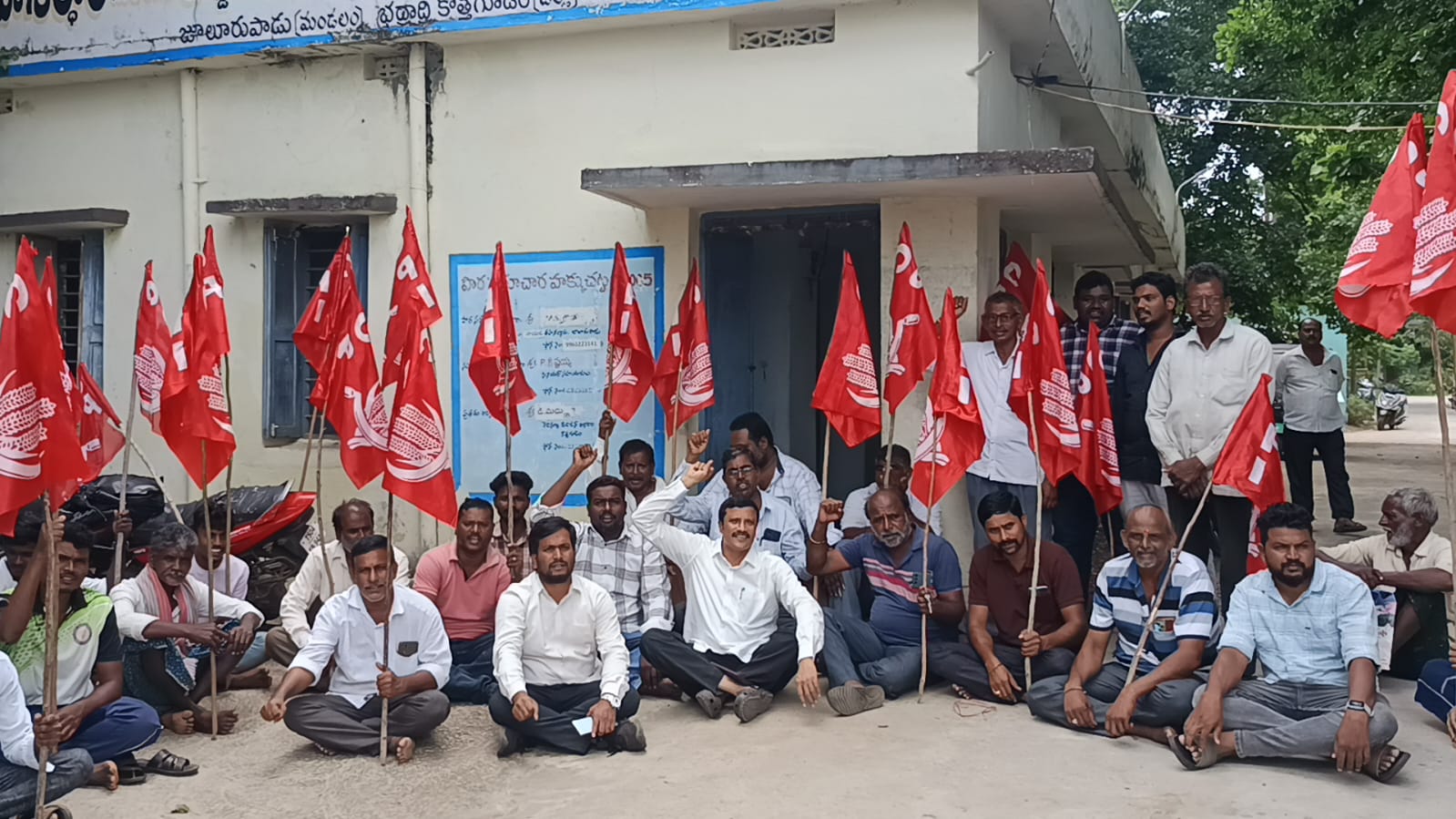 ఇందిరమ్మ ఇళ్ల ఎంపిక జాబితా లొ రాజకీయ జోక్యం