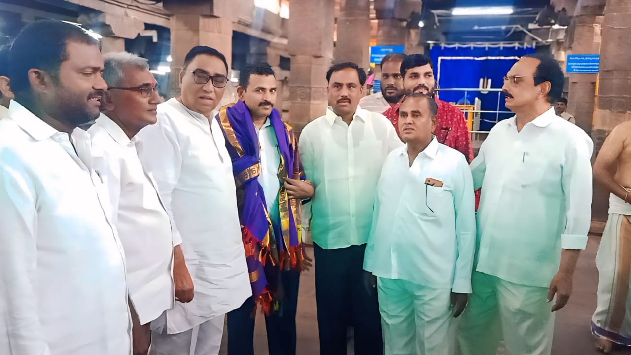 సౌమ్య నాథ స్వామి బ్రహ్మోత్సవాల ఏర్పాట్ల ను పరిశీలిస్తున్న టీ.టీ.డి జే.ఈ.వో