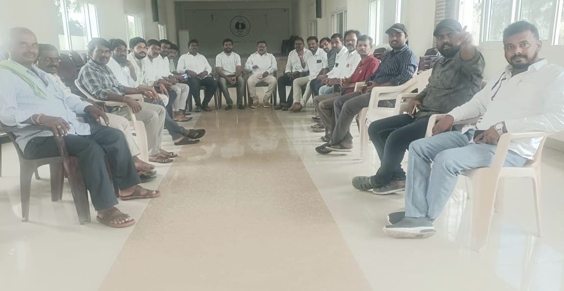 సారధి వద్దు డి పి ఆర్ ఓ విధానమే సారధి వద్దు డి పి ఆర్ ఓ విధానమే ముద్దు.వేల మంది పొట్టగొట్టి వందమందికి ఉపాదా?