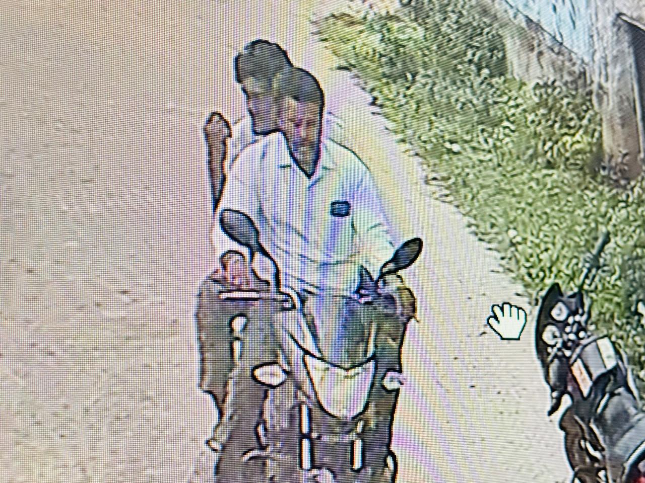 గుమ్మిర్యాల్లో ఇద్దరు దుండగులు చైన్ అపహారణ