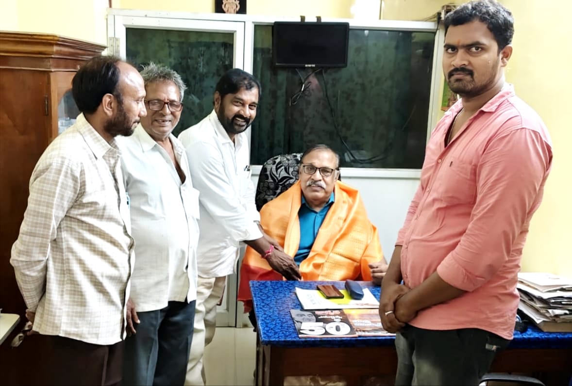 ఎమర్జెన్సీ సమయంలో జైలుకు వెళ్లిన వెంకటేశ్వరరావు ను సత్కరించిన బీజేపీ నేతలు