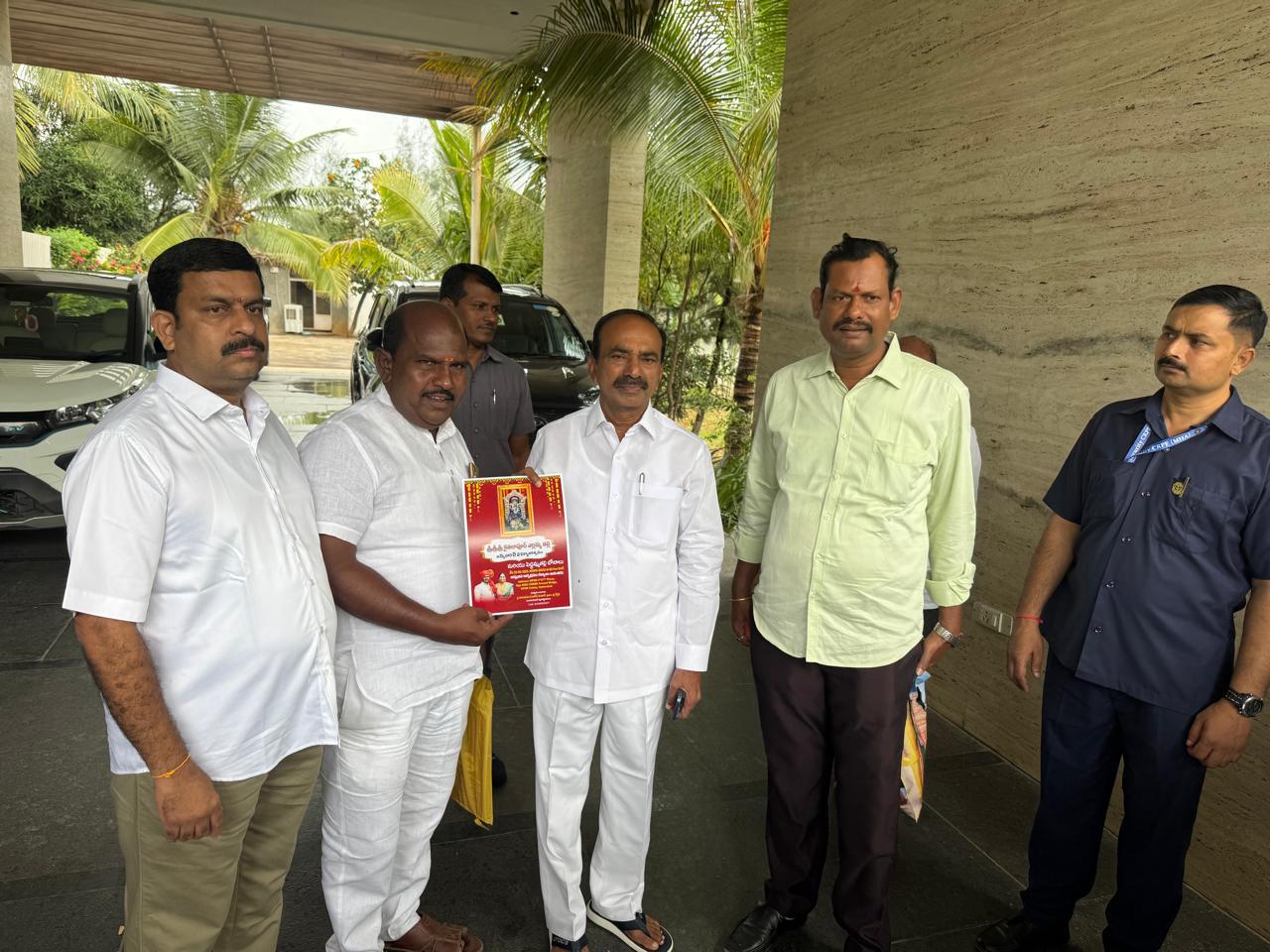 ఎల్లమ్మ తల్లి అమ్మవారి కళ్యాణ మహోత్సవానికి ఈటెల రాజేందర్ ని ఆహ్వానించిన వడ్డేపల్లి రాజేశ్వరరావు సంతోష్ కుమార్