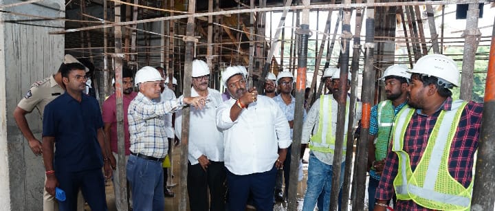 అచ్యుతాపురం ఈఎస్ఐ హాస్పిటల్ నిర్మాణ పనులను పరిశీలించిన ఎమ్మెల్యే విజయ్ కుమార్
