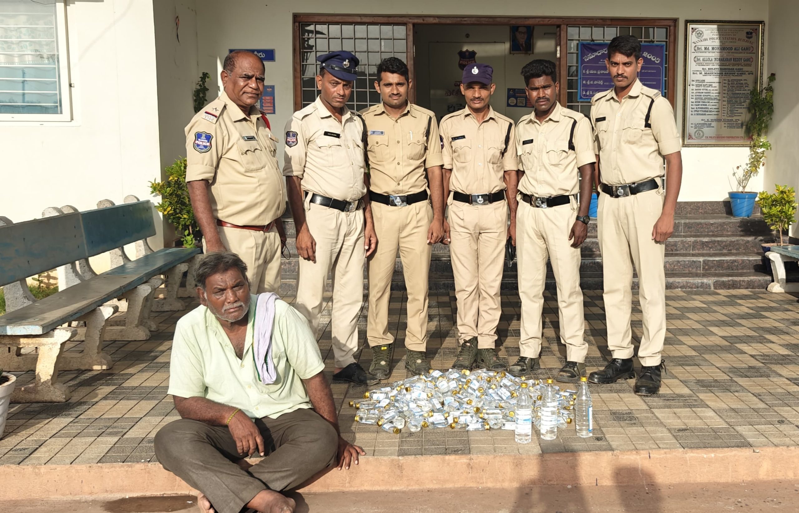 అక్రమ దేశిదారు పట్టివేత