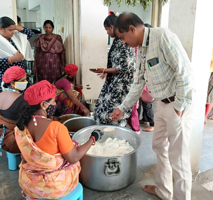 విద్యార్థులకు నాణ్యమైన భోజనాన్ని అందించాలి