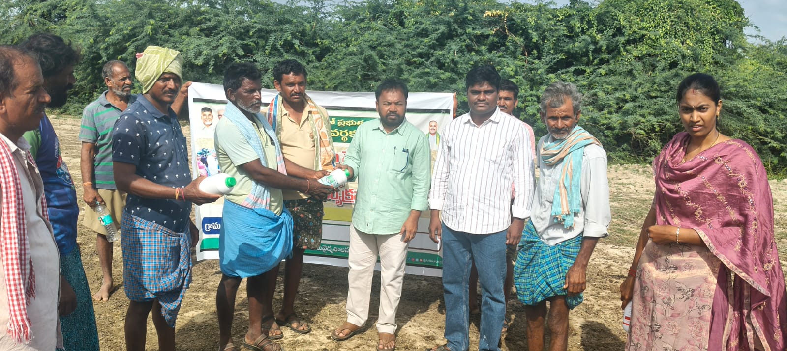 ఉచితనట్టల మందుల పంపిణీ కార్యక్రమం లో పాల్గొన్న ఎడిఎ రమేష్