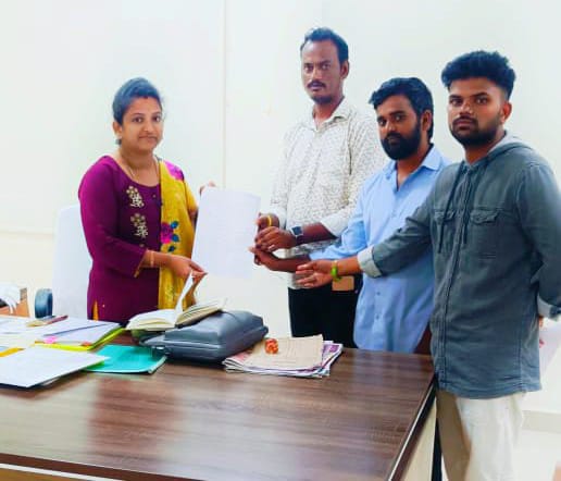 సిపిఎం పార్టీ ఆధ్వర్యంలో ఇన్చార్జి కమిషనర్ సుష్మా కి వినతిపత్రం