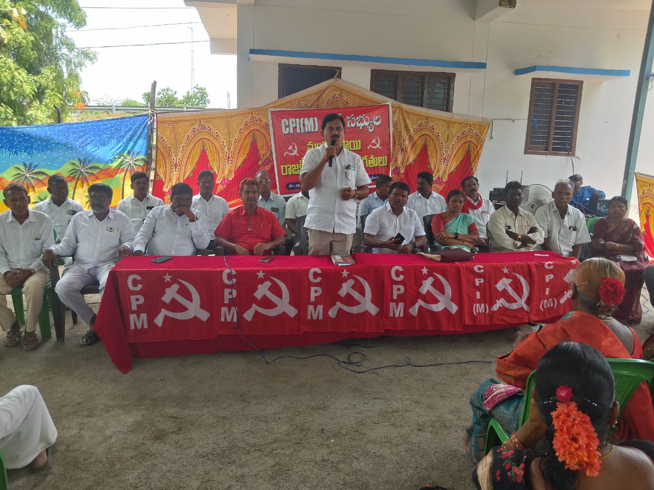 లిఫ్ట్ ఇరిగేషన్ స్కీములను ప్రభుత్వమే నిర్వహించాలి