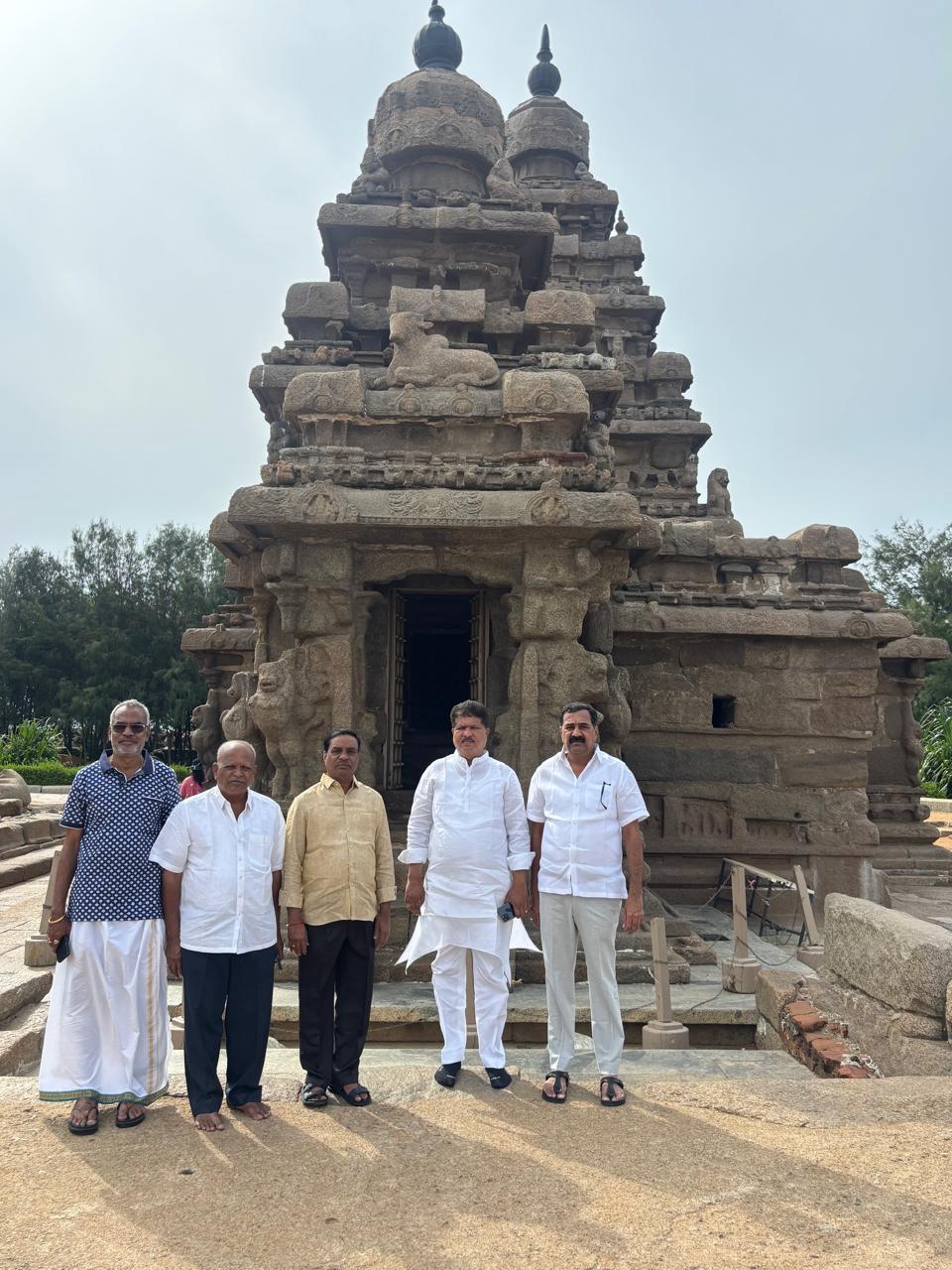 మహాబలిపురం చారిత్రక ఆలయాన్ని సందర్శించిన ఎమ్మెల్యే మాధవరం కృష్ణారావు