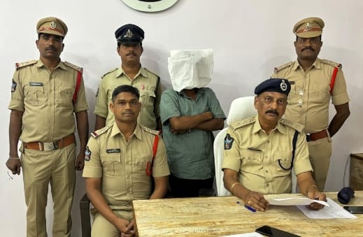 బైకులు దొంగిలిస్తున్న వ్యక్తి అరెస్ట్‌