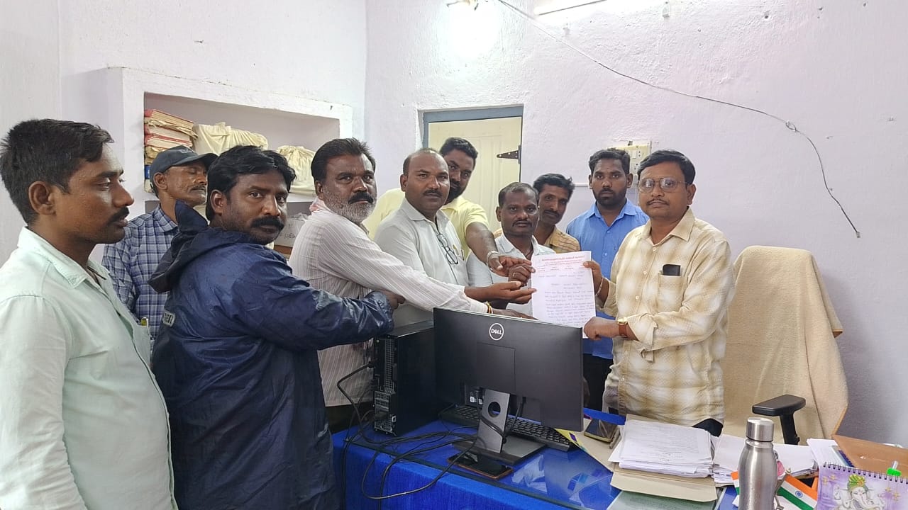 కార్మికులను తగ్గించే నిర్ణయాలను వెనక్కి తీసుకోవాలి